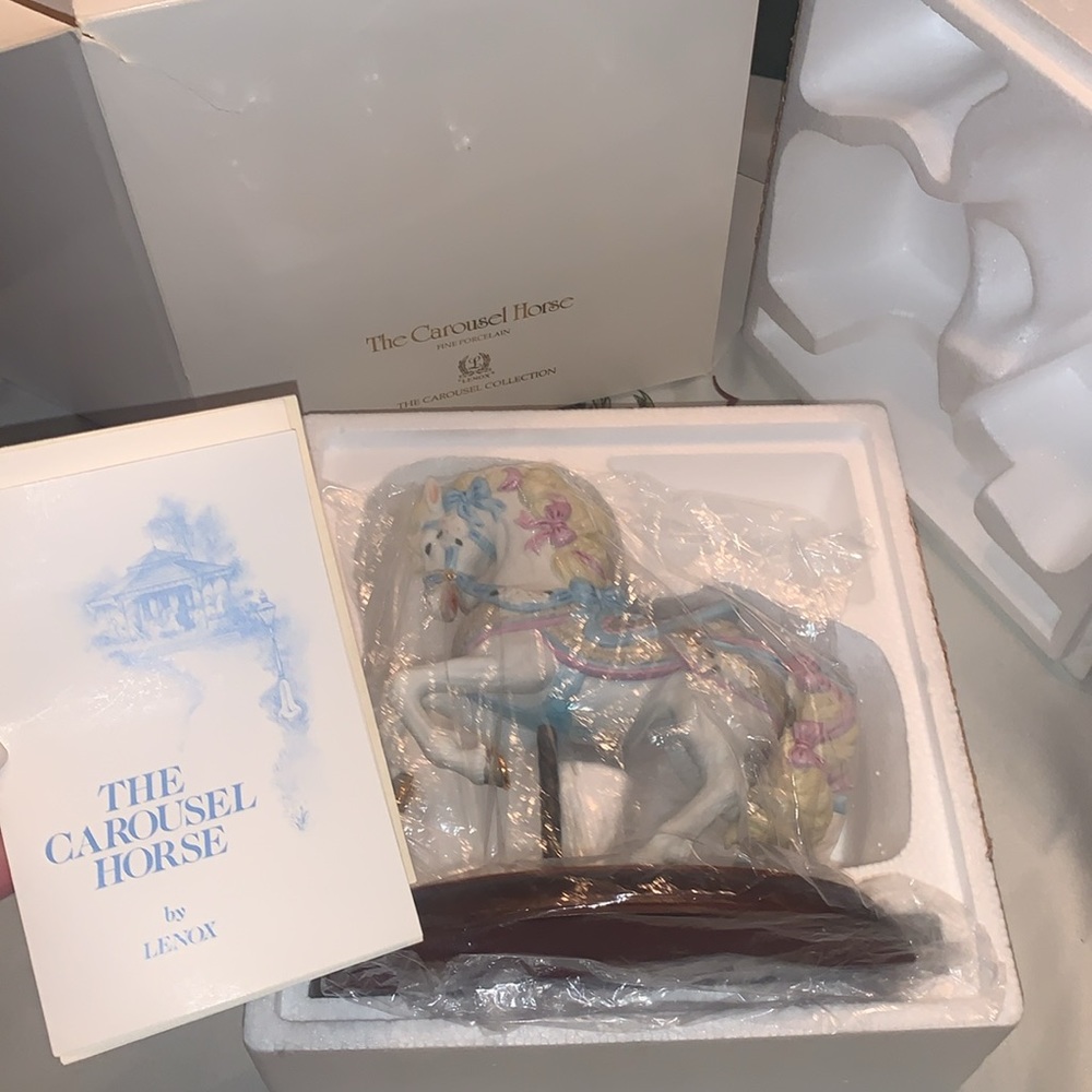 💯 LENOX CAROUSEL horse, limited , all original packaging and certificates